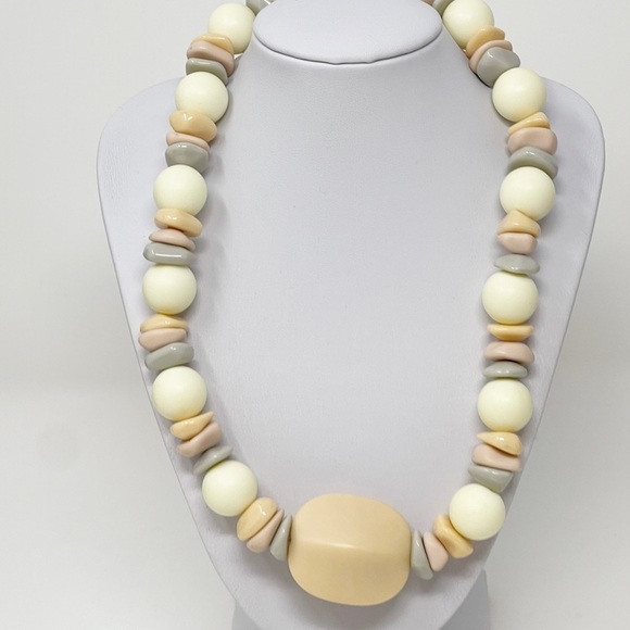 Vintage Necklace & Earrings Set - Picture 4 of 12